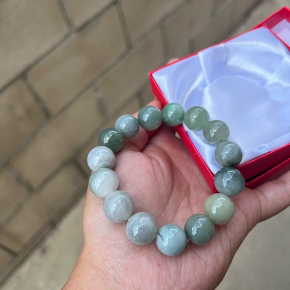 Jade bracelets - Picture 2 of 4